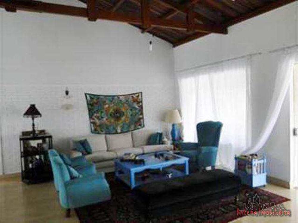Casa à venda com 4 quartos, 550m² - Foto 1