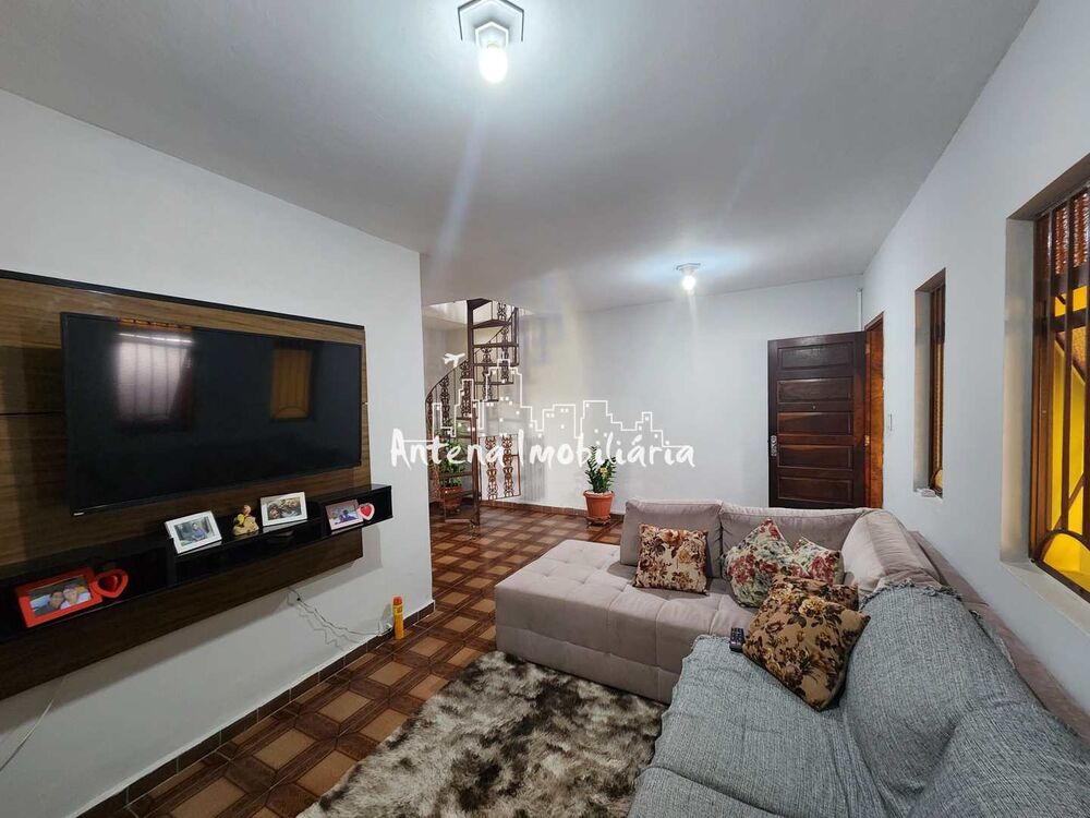 Casa à venda com 3 quartos, 245m² - Foto 1