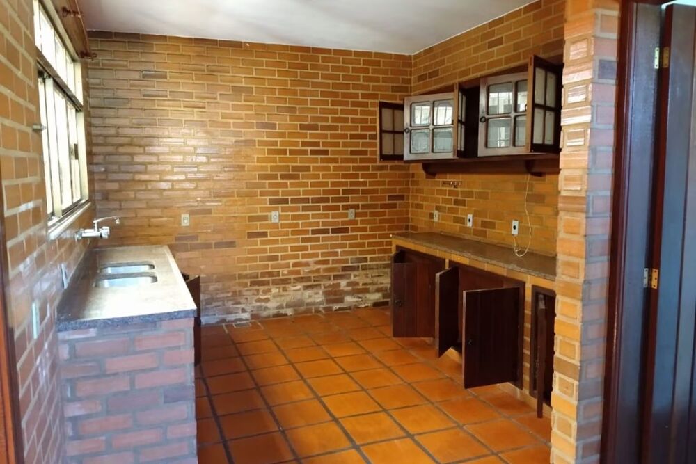 Casa à venda e aluguel com 3 quartos, 100m² - Foto 4