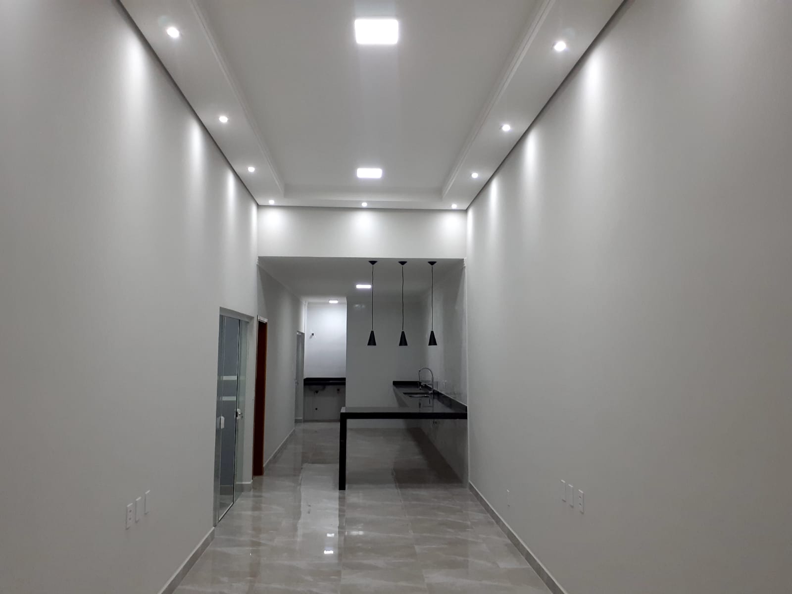 Casa à venda com 3 quartos, 105m² - Foto 1