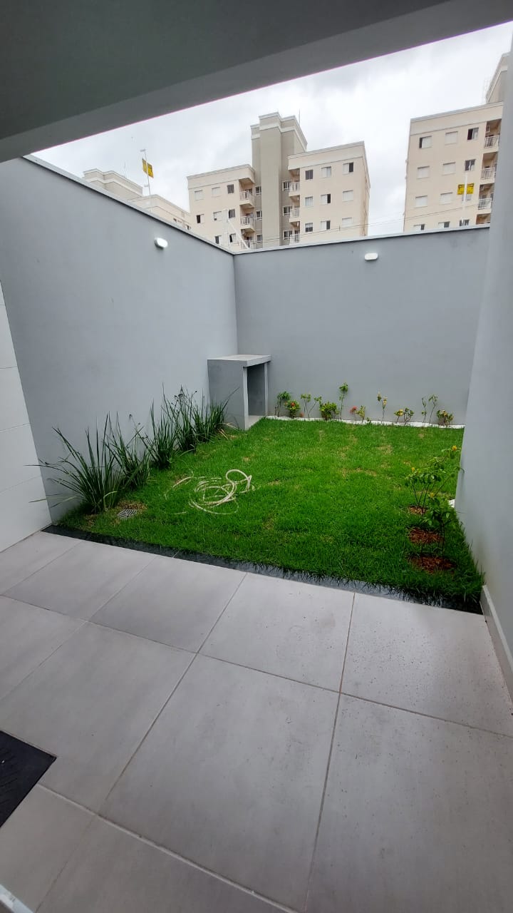 Casa à venda com 3 quartos, 80m² - Foto 2