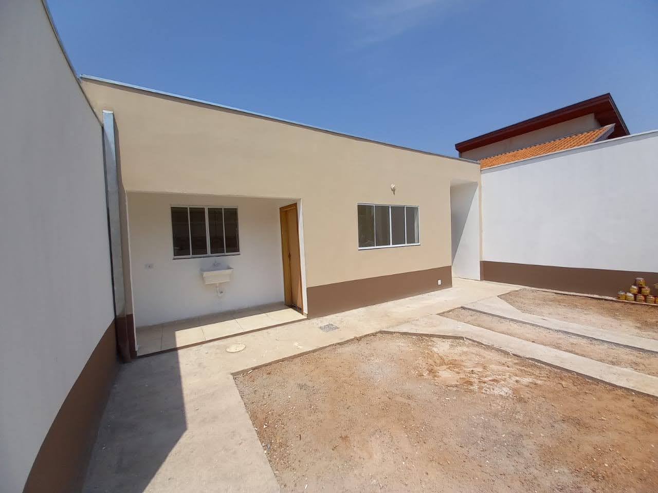 Casa à venda com 2 quartos, 71m² - Foto 1