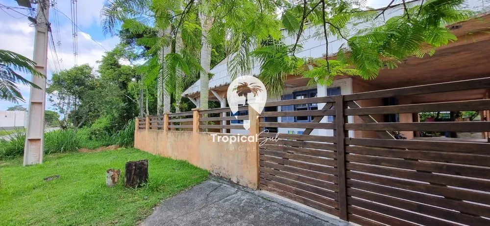 Casa, 3 quartos, 211 m² - Foto 1