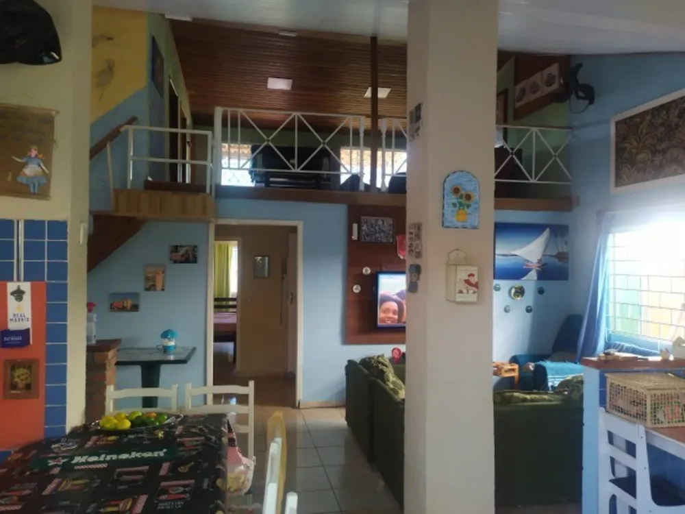 Casa, 6 quartos, 224 m² - Foto 1