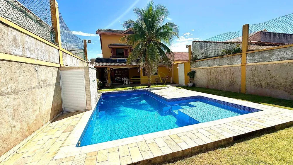 Casa, 4 quartos, 220 m² - Foto 1