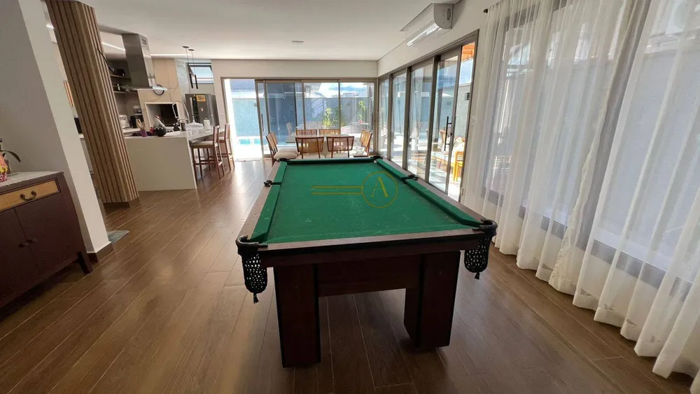 Casa, 4 quartos, 245 m² - Foto 1