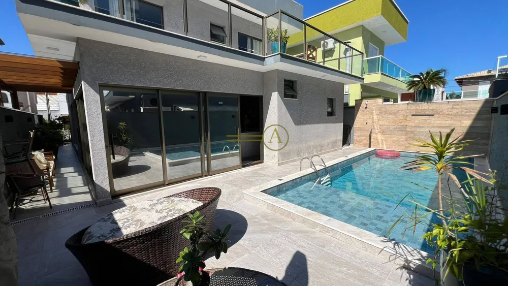 Casa, 4 quartos, 245 m² - Foto 1