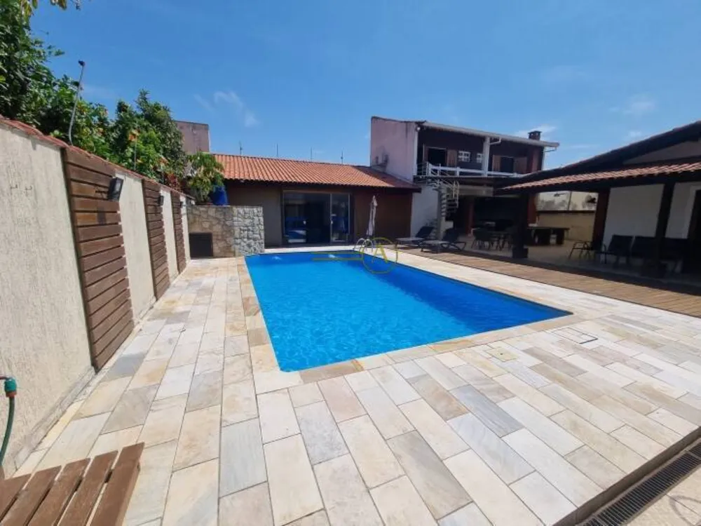 Casa, 6 quartos, 357 m² - Foto 1