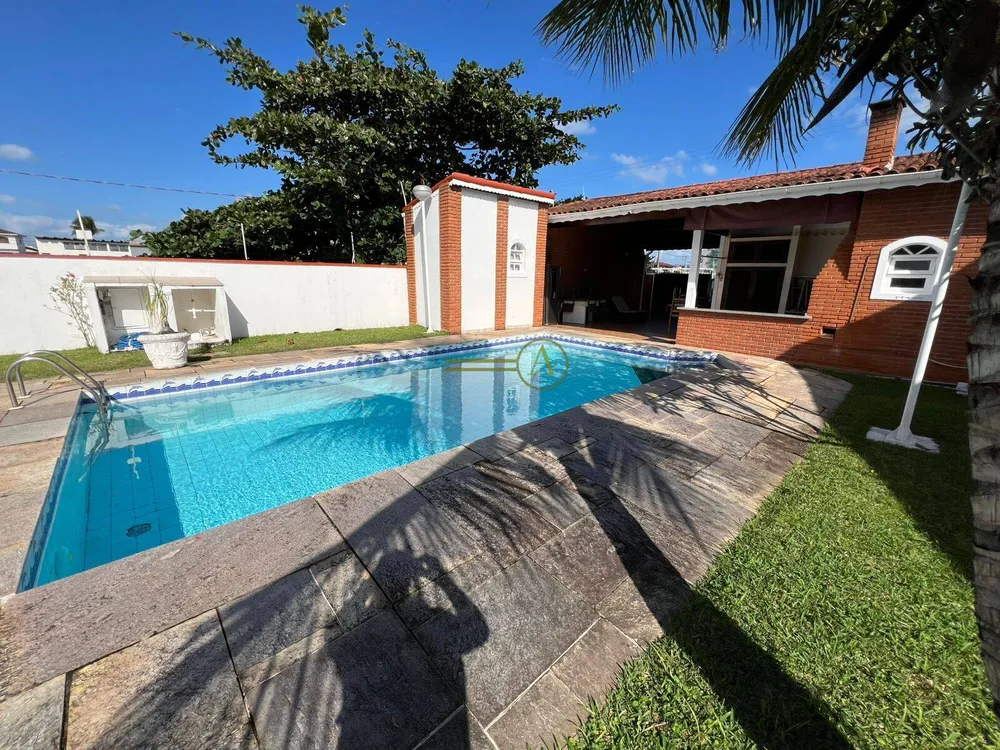 Casa, 5 quartos, 230 m² - Foto 1