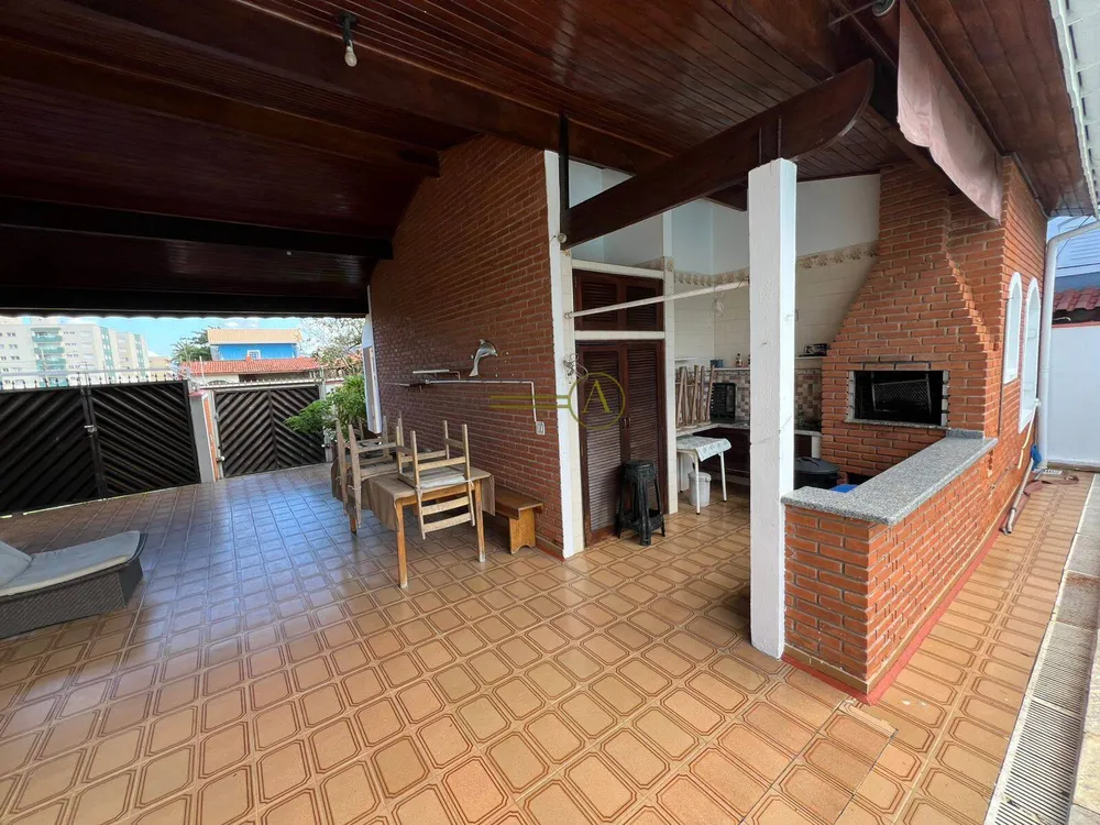 Casa, 5 quartos, 230 m² - Foto 3