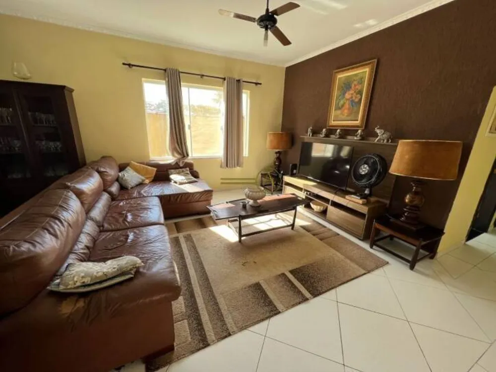 Casa, 4 quartos, 220 m² - Foto 1