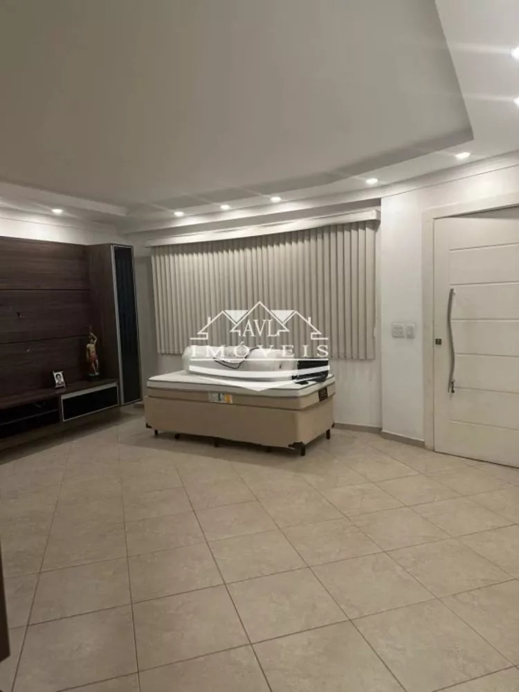 Sobrado à venda com 3 quartos, 250m² - Foto 1