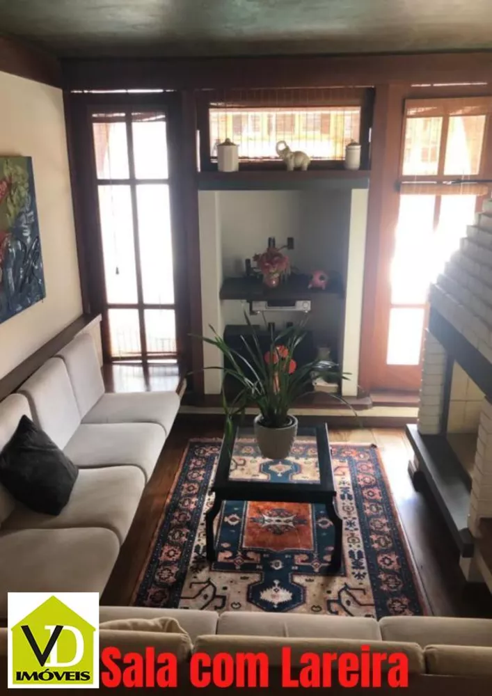 Casa à venda com 4 quartos, 357m² - Foto 1