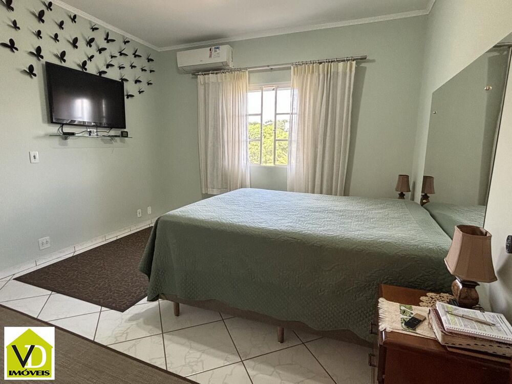 Chácara, 4 quartos, 2500 m² - Foto 1
