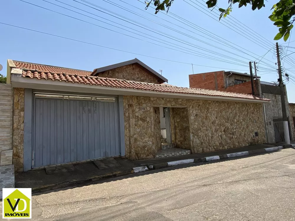 Casa à venda com 4 quartos, 188m² - Foto 1