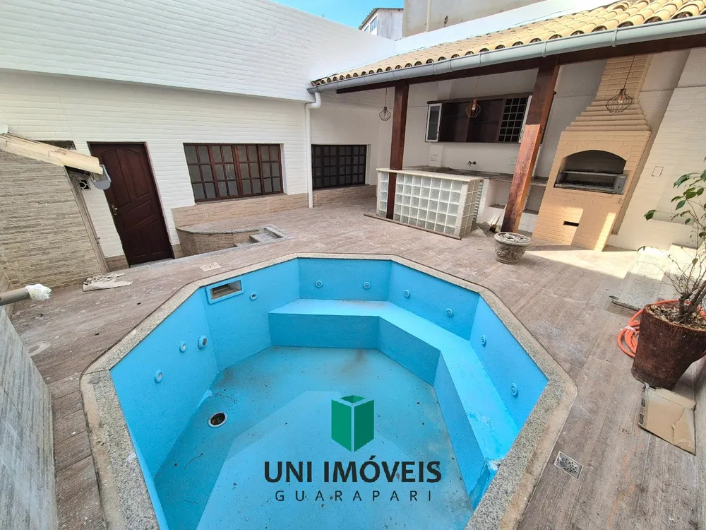 Casa, 6 quartos, 192 m² - Foto 1