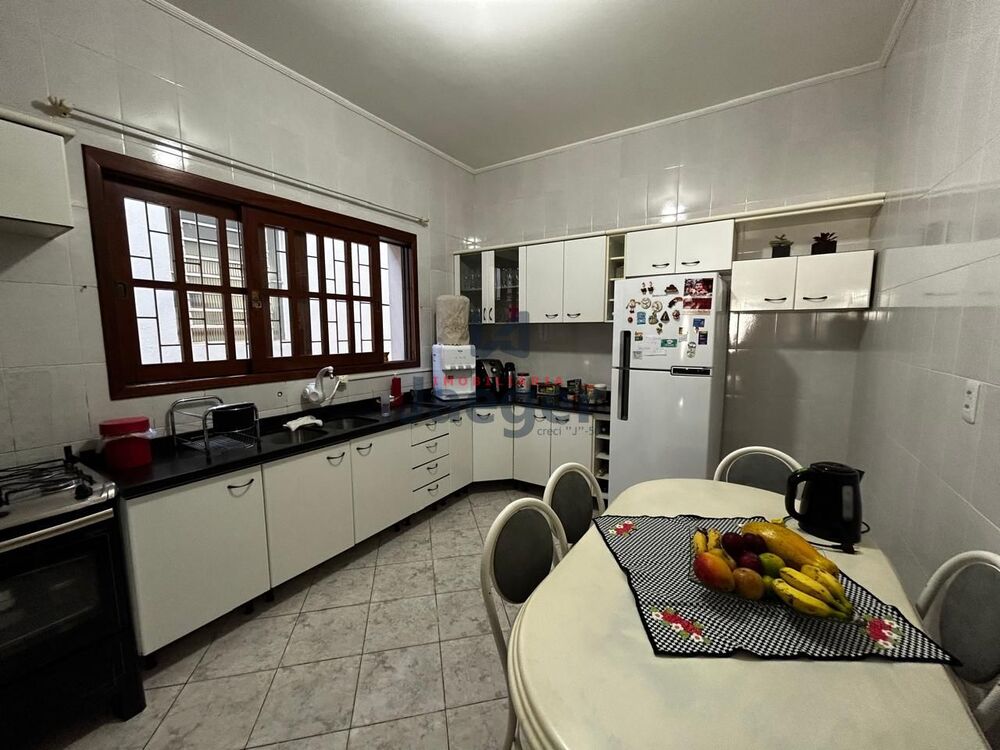 Casa, 4 quartos, 247 m² - Foto 1