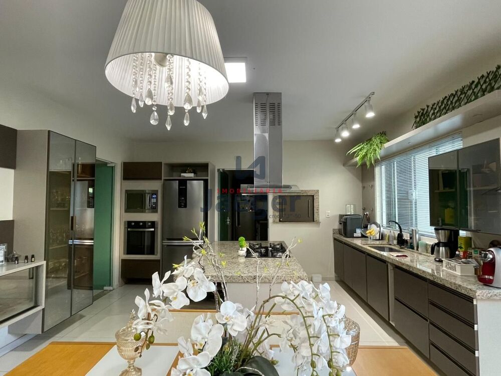 Casa, 3 quartos, 230 m² - Foto 1