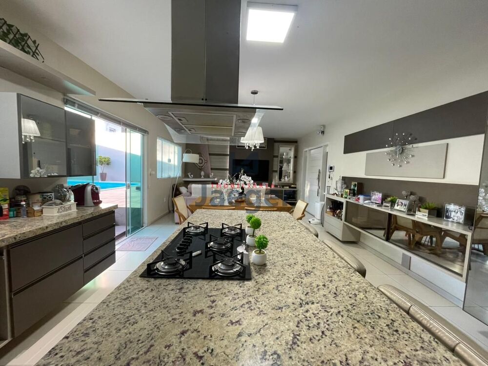 Casa, 3 quartos, 230 m² - Foto 2