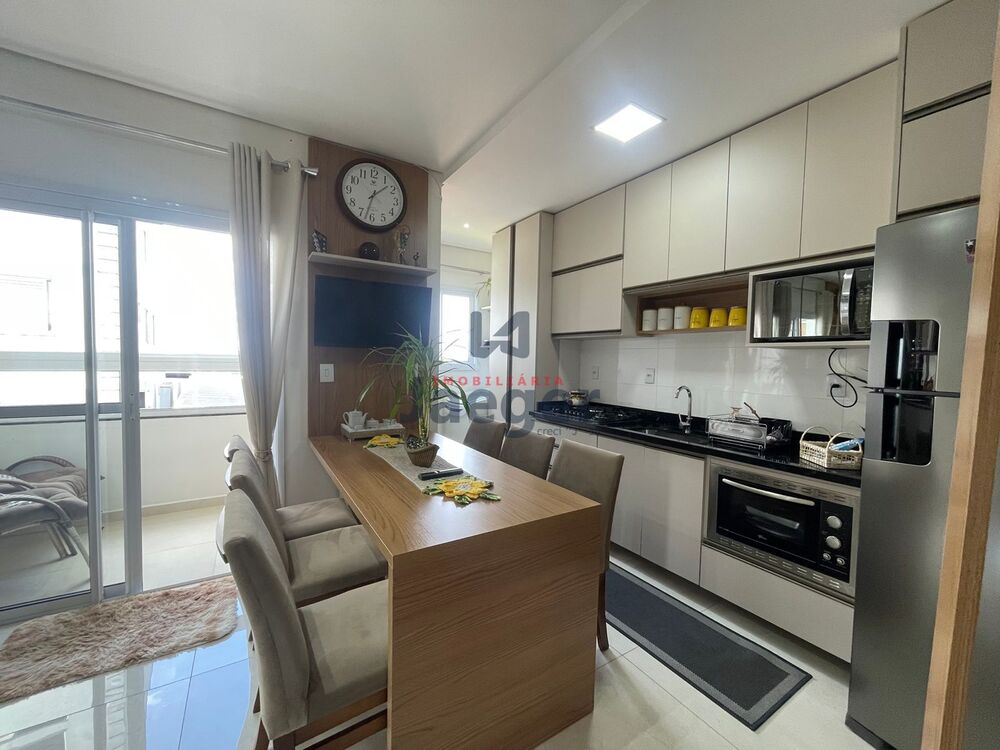 Apartamento à venda com 2 quartos, 74m² - Foto 2