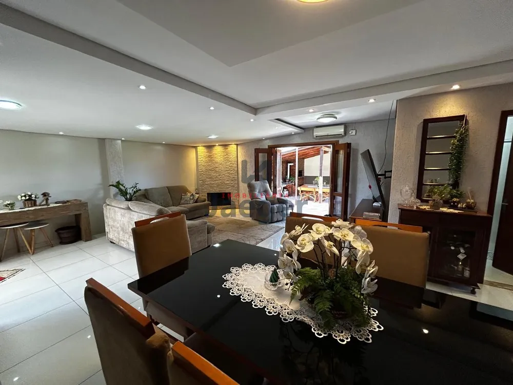 Casa, 4 quartos, 250 m² - Foto 2