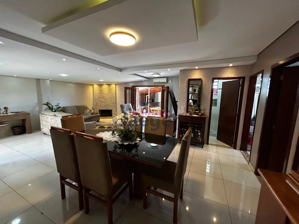 Casa, 4 quartos, 250 m² - Foto 1