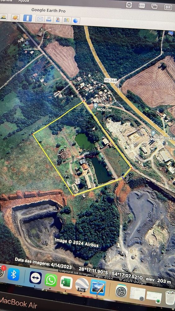 Sítio à venda com 3 quartos, 450000m² - Foto 1