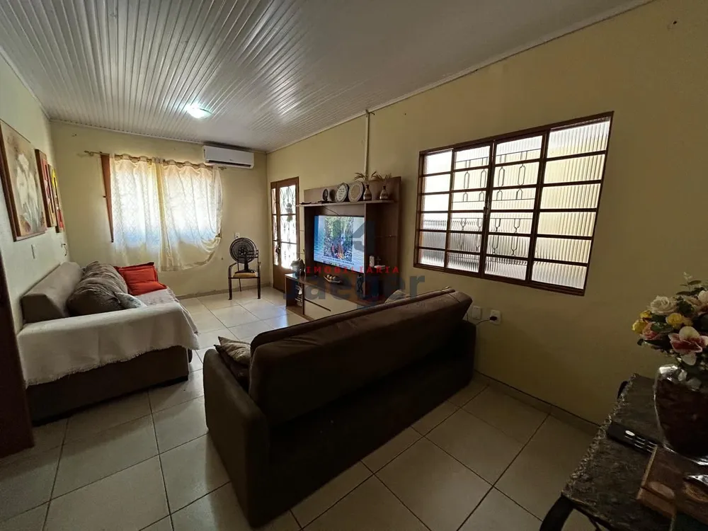 Casa, 3 quartos, 192 m² - Foto 2