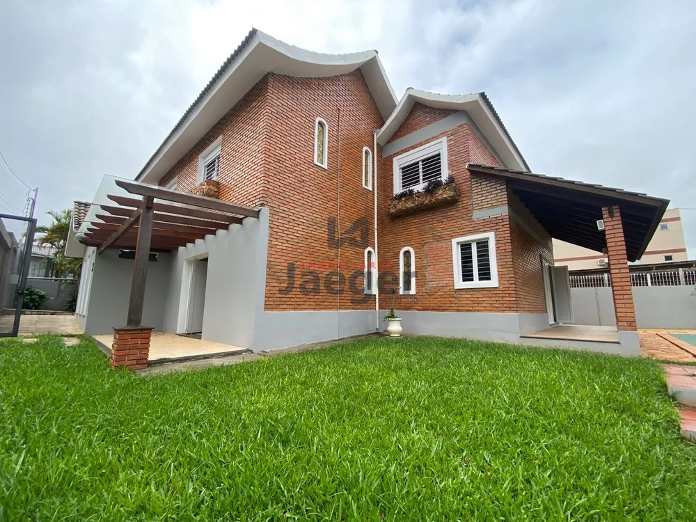 Casa, 5 quartos, 277 m² - Foto 1