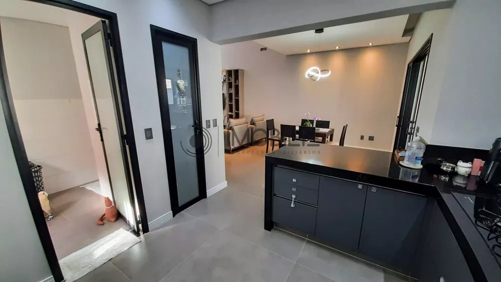 Casa à venda com 3 quartos, 220m² - Foto 8