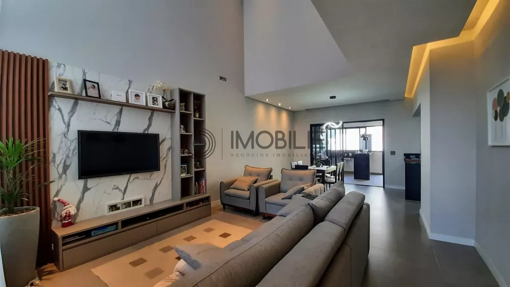 Casa à venda com 3 quartos, 220m² - Foto 2