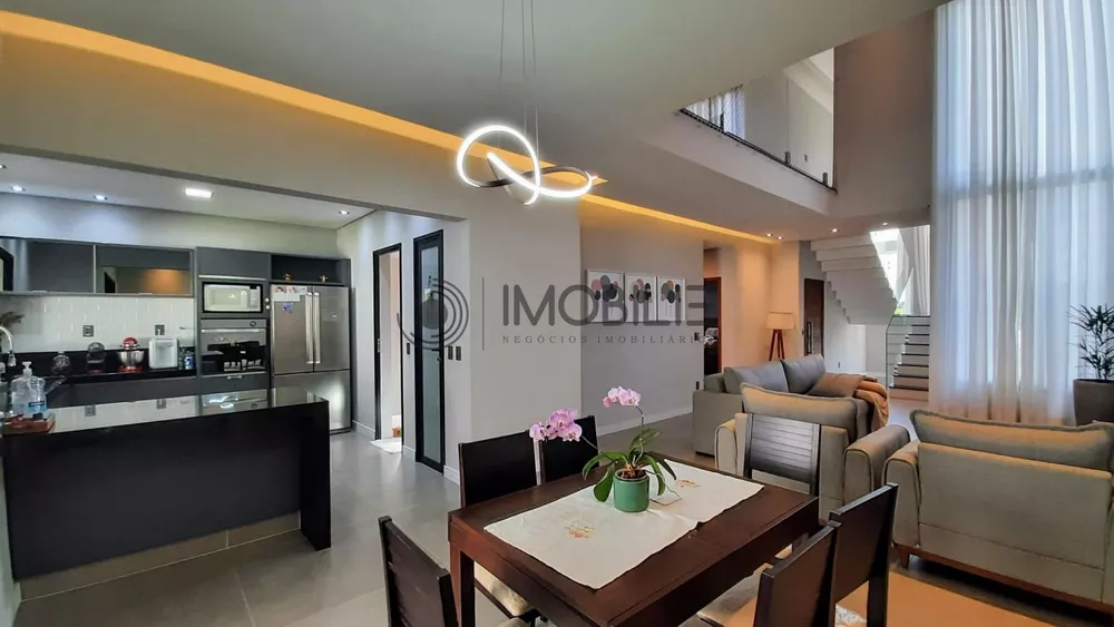 Casa à venda com 3 quartos, 220m² - Foto 3