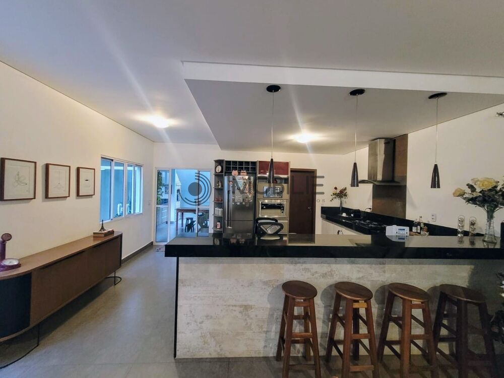 Casa, 3 quartos, 205 m² - Foto 3