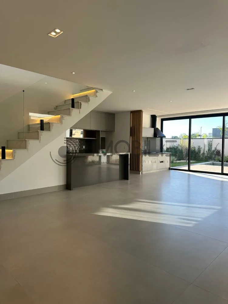 Casa, 4 quartos, 288 m² - Foto 1