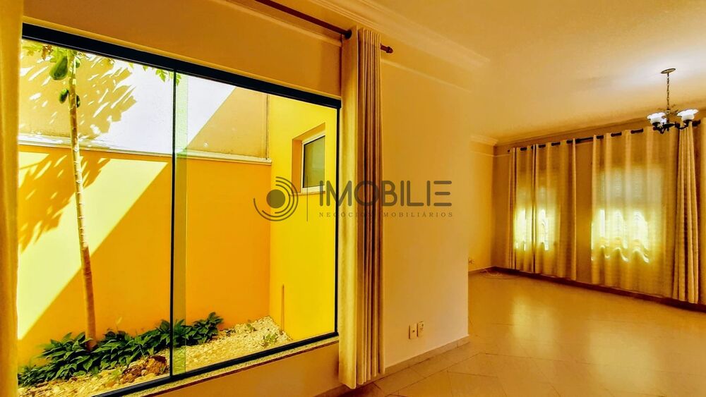 Casa, 3 quartos, 179 m² - Foto 1