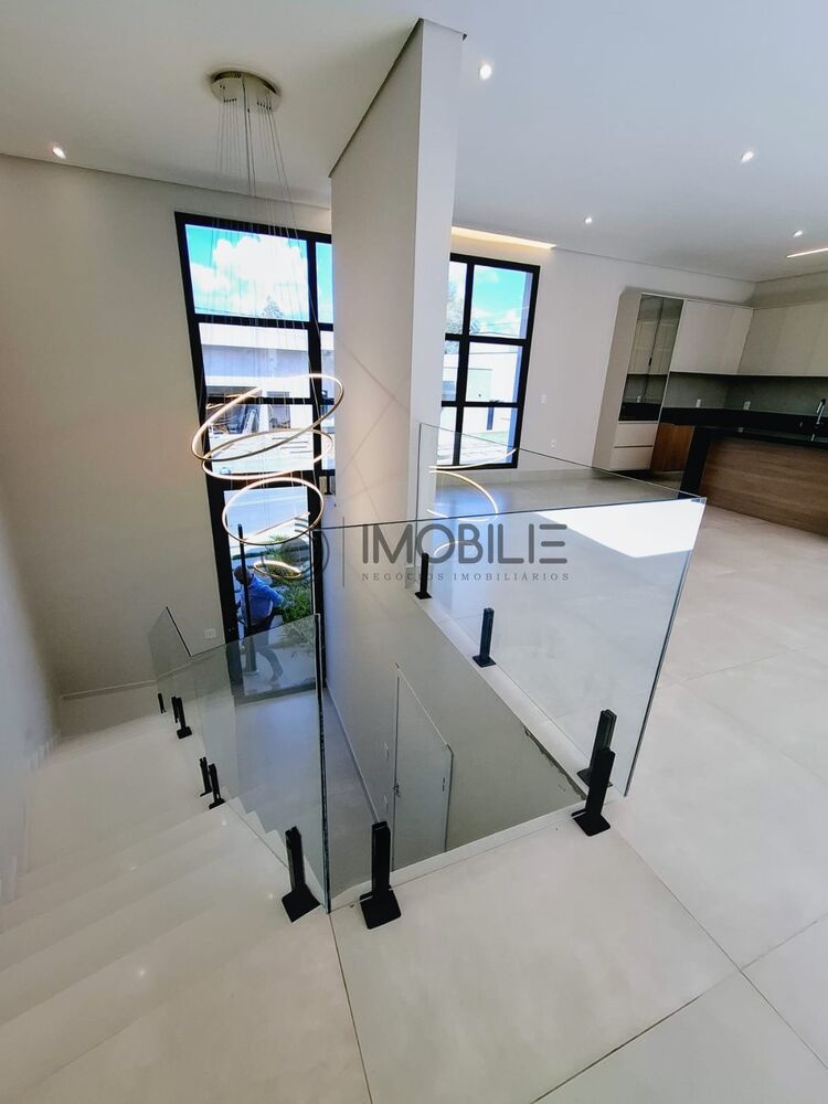 Casa, 3 quartos, 228 m² - Foto 1