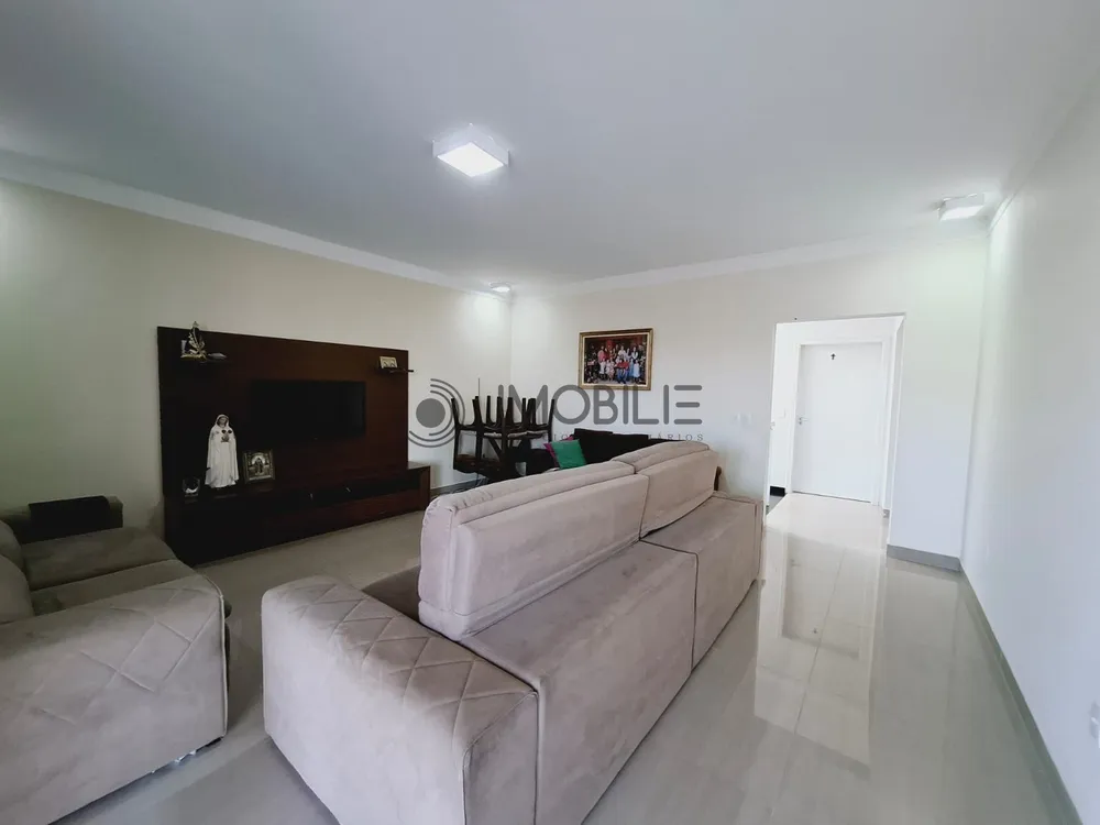 Casa, 4 quartos, 240 m² - Foto 12