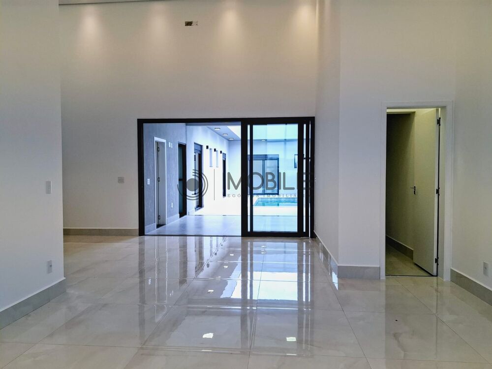 Casa à venda com 3 quartos, 214m² - Foto 1