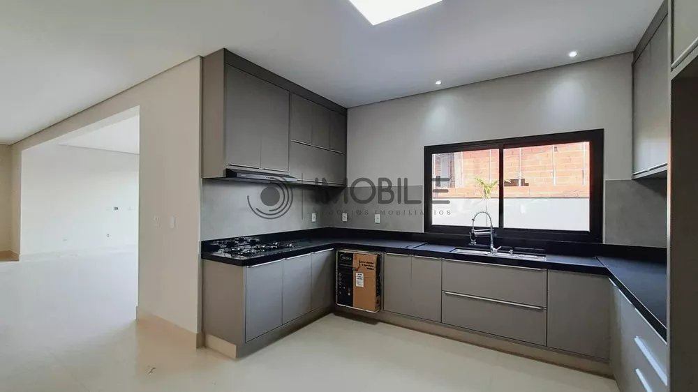 Casa à venda com 4 quartos, 297m² - Foto 4