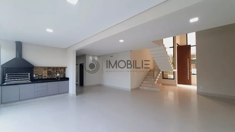 Casa à venda com 4 quartos, 297m² - Foto 2