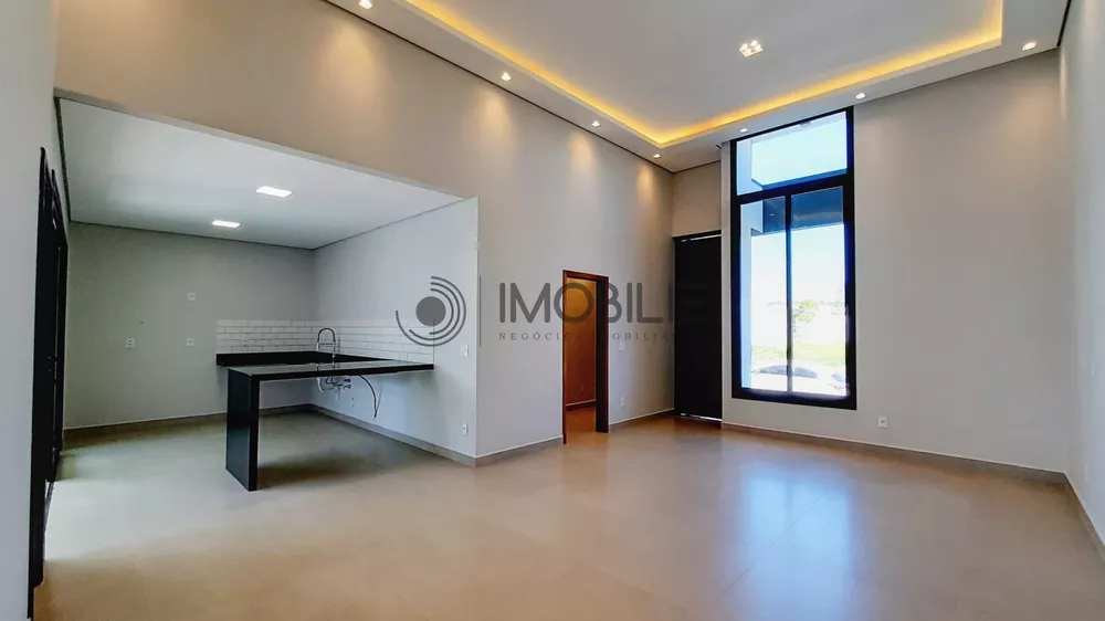 Casa à venda com 3 quartos, 193m² - Foto 1