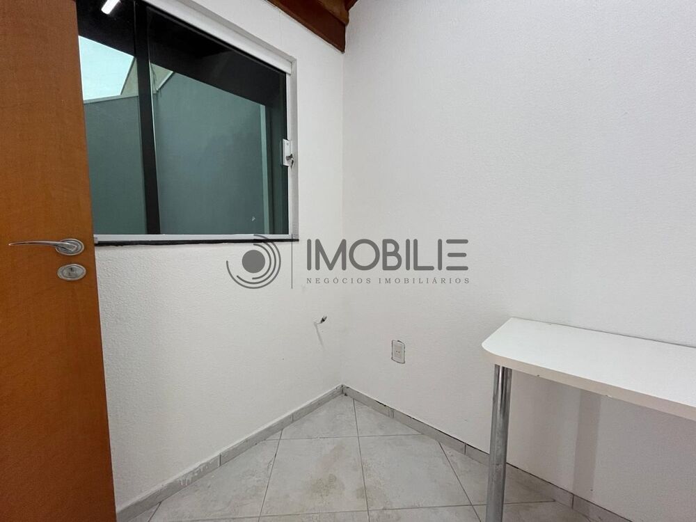 Casa à venda com 3 quartos, 180m² - Foto 2