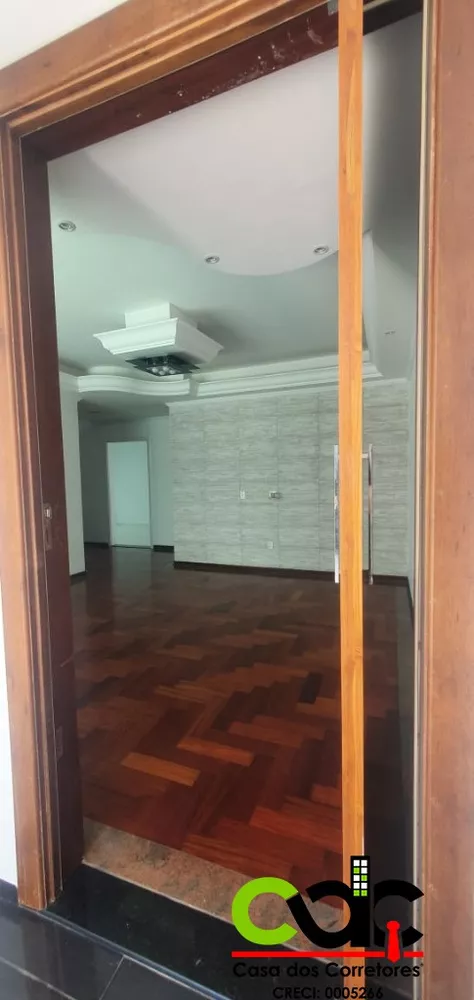 Casa à venda com 4 quartos, 250m² - Foto 3