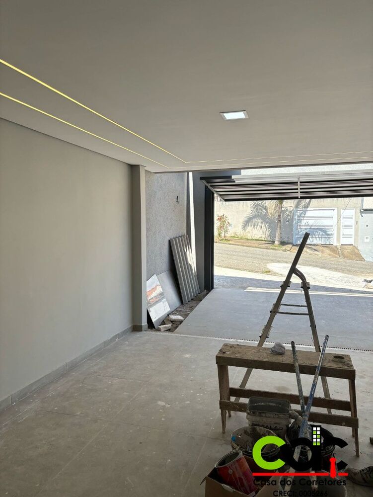 Casa à venda e aluguel com 3 quartos, 200m² - Foto 1