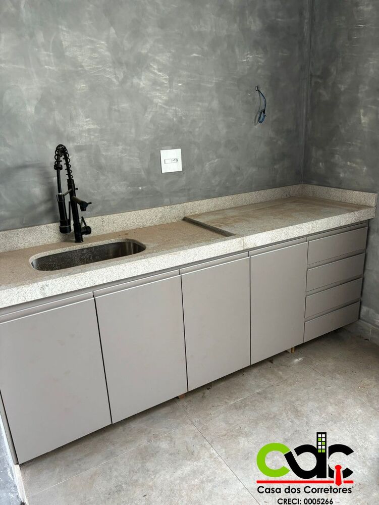 Casa à venda e aluguel com 3 quartos, 200m² - Foto 4