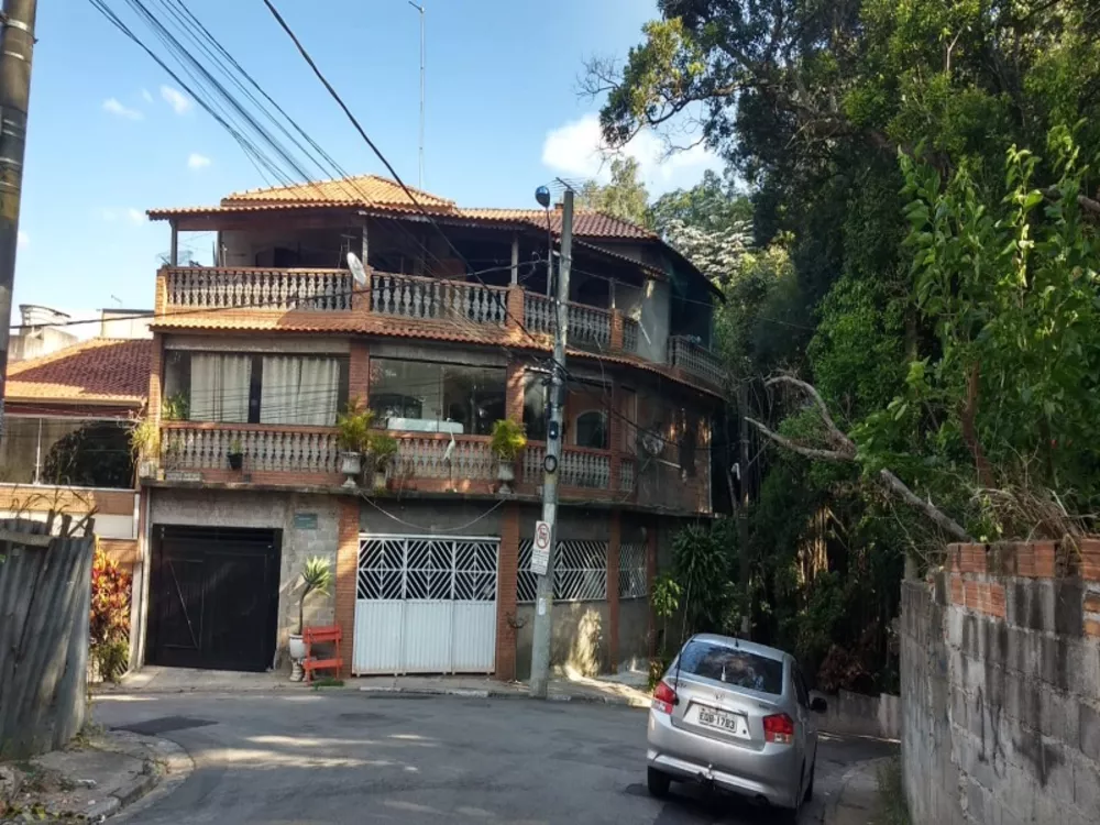 Casa à venda com 3 quartos, 600m² - Foto 1