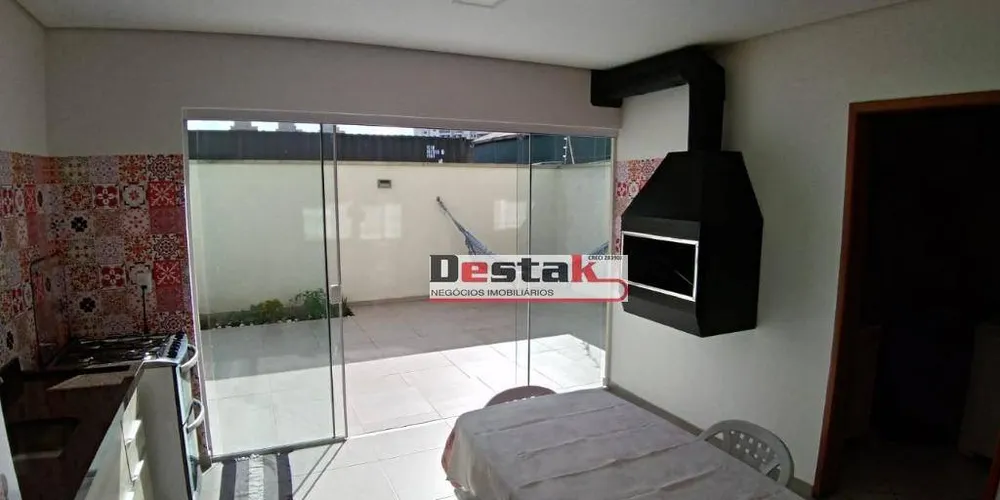 Sobrado, 3 quartos, 218 m² - Foto 2