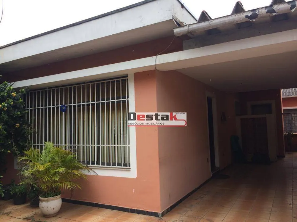 Casa, 3 quartos, 210 m² - Foto 1