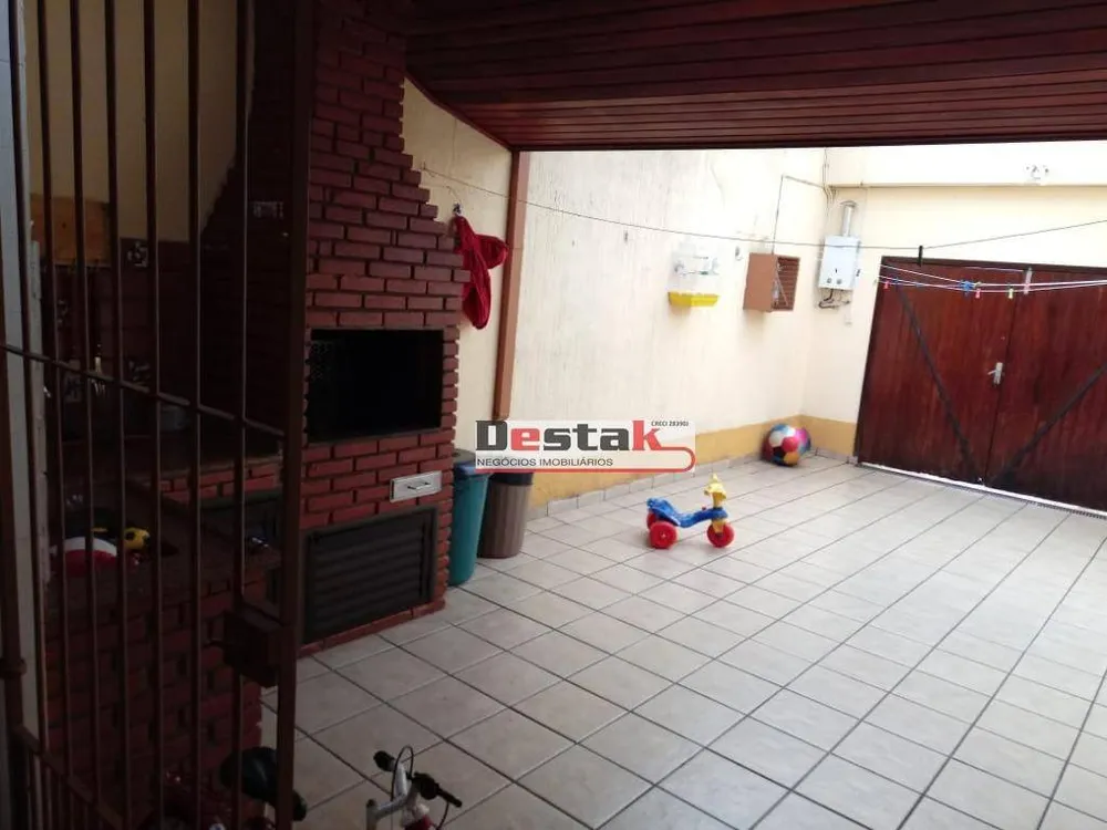 Sobrado, 4 quartos, 223 m² - Foto 2