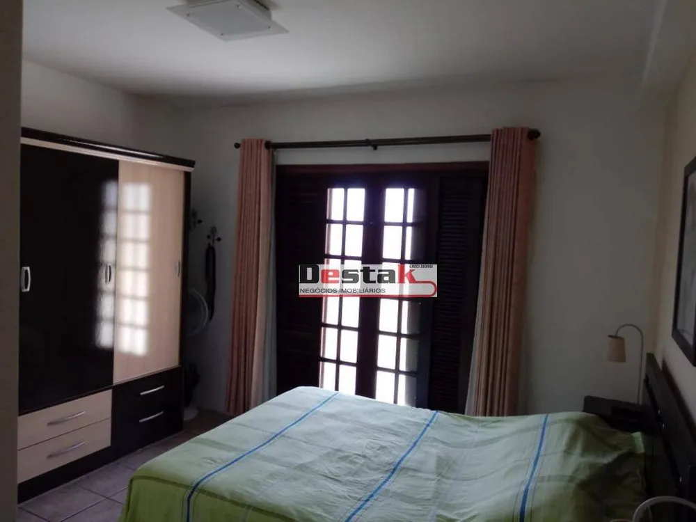 Sobrado, 4 quartos, 223 m² - Foto 1
